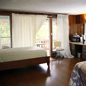 Shaka Shak Guest house Hilo
